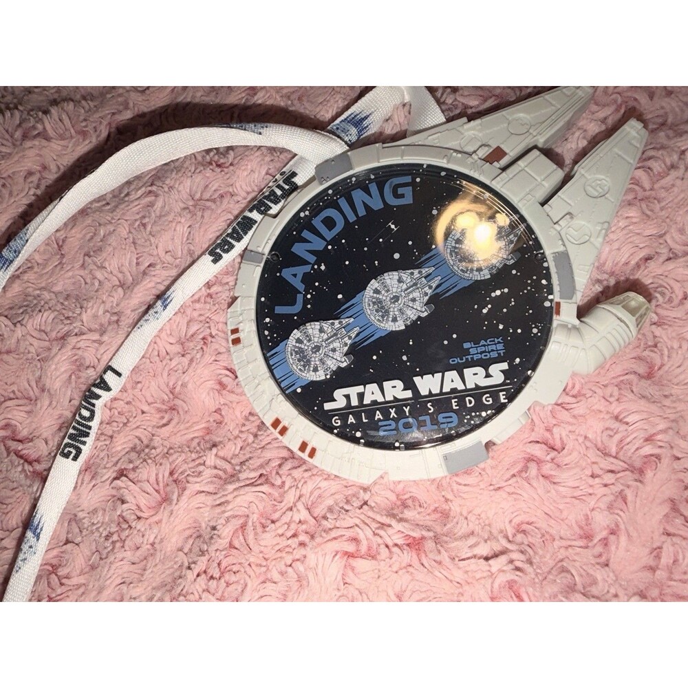 Disney Star Wars Landing Galaxy's Edge Light Up Lanyard Millennium Falcon HTF